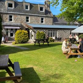 Bennachie Lodge Hotel in Kemnay，位于因弗鲁里的酒店