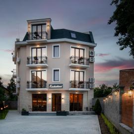 Family Hotel Konstantinovi，位于丘斯滕迪尔的酒店