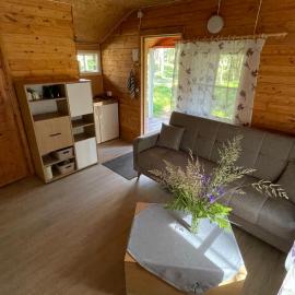 Metskonna Forest House，位于Nõva的酒店