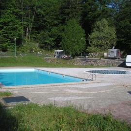 Camping Pivka Jama Postojna，位于波斯托伊纳的酒店