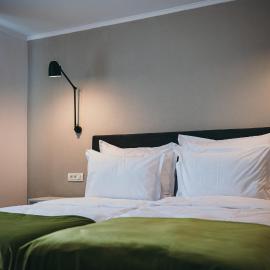 Nest Guesthouse，位于德罗贝塔-塞维林堡的酒店