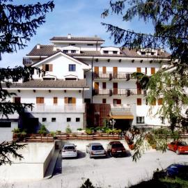 Grand Hotel delle Rocche,位于罗卡迪梅佐的酒店