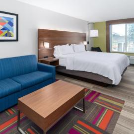 Holiday Inn Express & Suites Dinuba West by IHG，位于Dinuba的酒店