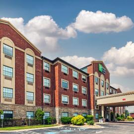 Holiday Inn Express & Suites Tulsa S Broken Arrow Hwy 51 by IHG，位于布罗肯阿罗的酒店