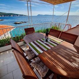 Mira Sea Front Guesthouse，位于科米扎的酒店