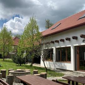 Casa Vatra Sinteului - Cu sala de evenimente de capacitate mare - Se inchiriaza integral，位于Socet的酒店