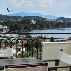 Eye Q Resort Seaview，位于斯基亚索斯镇的酒店