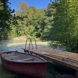 Kleines Ferienhäuschen im Grünen am Wasser，位于Grönwohld的酒店