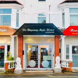 De Regency Style Hotel，位于雷迪奇的酒店