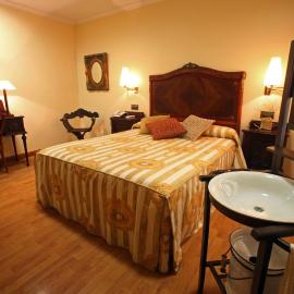 Hotel El Pentágono，位于Muñana的酒店