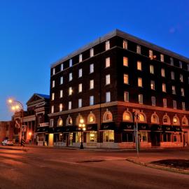 Grant Hall Hotel，位于穆斯乔的酒店