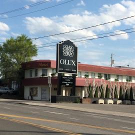 Olux Hotel-Motel-Suites，位于拉瓦尔的酒店