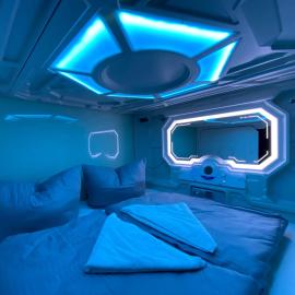 Space Night Capsule Hostel，位于柏林的酒店