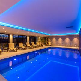 Hôtel L'Escale - Piscine & SPA,位于埃斯卡勒的酒店