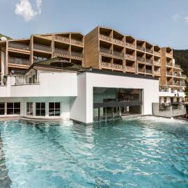 Falkensteiner Hotel Falkensteinerhof l 4 Star Superior，位于瓦勒斯的酒店