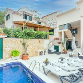 Apartments Ante - Hvar center, pool，位于赫瓦尔的酒店