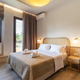 LYDIA suites and rooms,位于里托楚伦的酒店