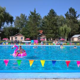 Camping Rožnov，位于罗斯诺夫·波德·拉德霍斯滕的酒店