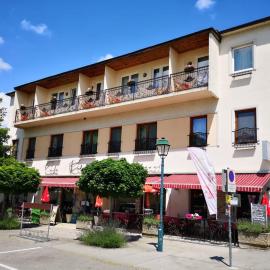 Hotel König Stefan，位于Bad Deutsch Altenburg的酒店