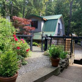 Salt Spring Carriage House B&B，位于甘奇斯的酒店