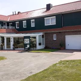 Grosszügige Wohnung für 4 Personen in Ostfriesland mit E- Ladesäule，位于Utarp的酒店