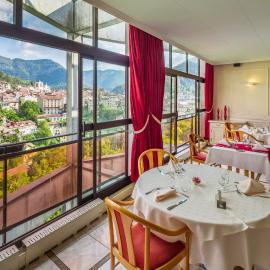 Jura Hotel Restaurant Le Panoramic，位于圣克洛德的酒店