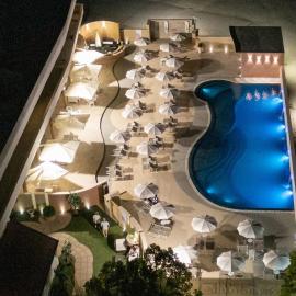 Hotel Baffo Rosso，位于阿尔巴·阿德里亚蒂卡的酒店