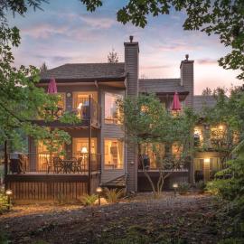 Whispering Woods Resort，位于韦尔奇的酒店