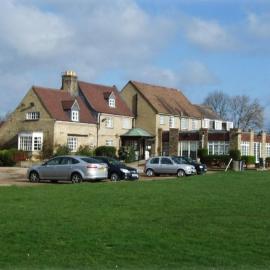 Pike & Eel Hotel and Marina，位于Needingworth的酒店