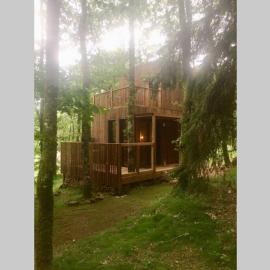 Adorable Cabane dans un espace boisé，位于圣瑞尼安的酒店