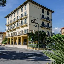 Hotel Villa Ombrosa，位于马里纳-迪-皮特拉桑塔的酒店