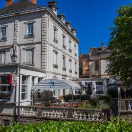 Hôtel des Thermes，位于波旁拉尔尚博的酒店