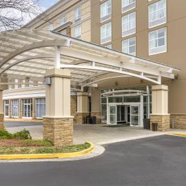 Holiday Inn Atlanta-Gas South Arena Area by IHG，位于德卢斯的酒店