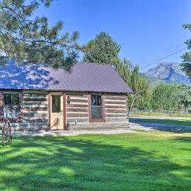 Montana Retreat: Original Hamilton Log Cabin!