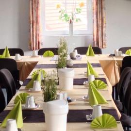 Hotel am Maibaum，位于Neuenrade的酒店
