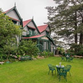 StayVista at Sidhowal Lodge 1BR w Comp Breakfast，位于西姆拉的酒店