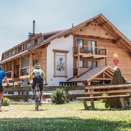 Hotel-Gasthof Deixelberger，位于沃尔夫斯堡的酒店