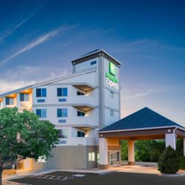 Holiday Inn Express & Suites Colorado Springs-Airport by IHG，位于科罗拉多斯普林斯的酒店