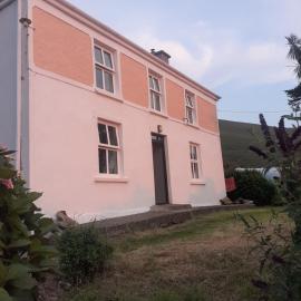 Gleann Loic Farmhouse，位于丁格尔的酒店
