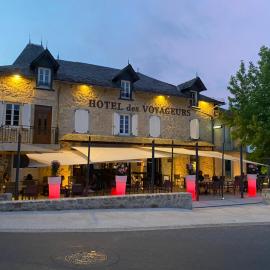 Hotel Des Voyageurs，位于勒鲁热的酒店