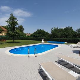 Villa Mons Aureus，位于Popovac的酒店