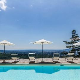 Tenuta Guinigi Antico Borgo di Matraia - Exclusive Holidays apartments & Pool，位于卢卡的酒店