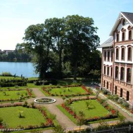 Hotel Am Tiefwarensee，位于瓦伦的酒店