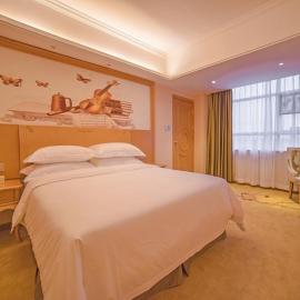 Vienna 3 Best Hotel Luoding Chuangyue Building，位于Shuangdongjieban的酒店