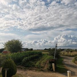 appartement calme en pleine campagne，位于Malaussanne的酒店