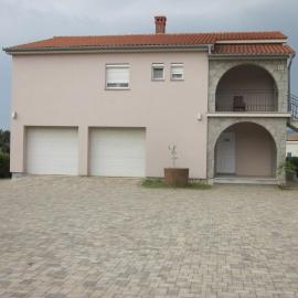 Natasa apartments Krk，位于弗尔的酒店