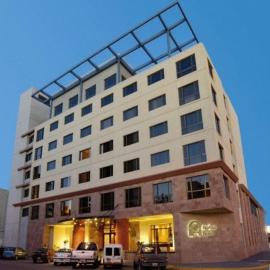 Austral Plaza Hotel，位于里瓦达维亚海军准将城的酒店