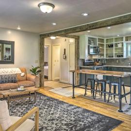 Quiet Country Home in Ava with Chic Interior!，位于Ava的酒店