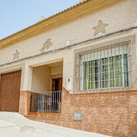 5 Bedroom Beautiful Home In Algamitas，位于Algámitas的酒店