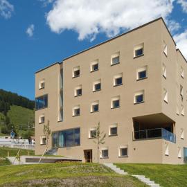 Scuol Youth Hostel，位于施库尔的酒店